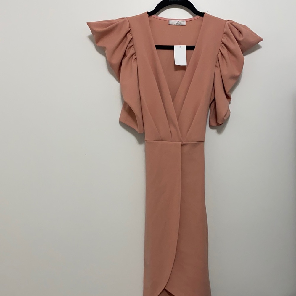 Peach low neckline dress. Never worn! Tag still on